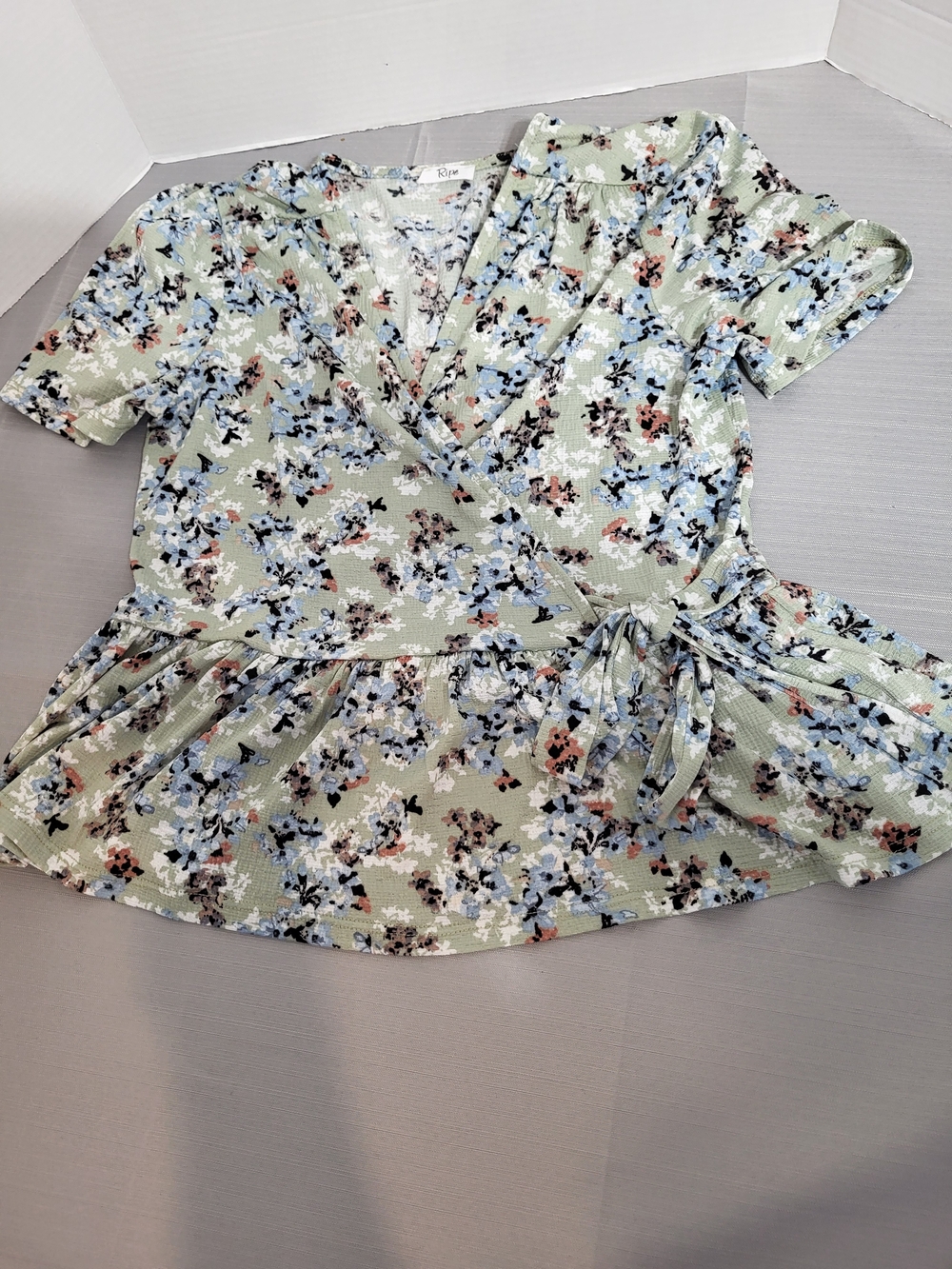 Ripe Sage Floral Wrap Peplum Top, Size Medium - Picture 4 of 4